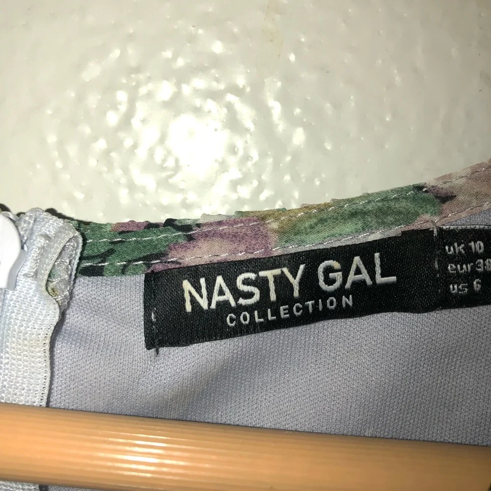 Nasty Gal Floral Romper size 6 - Picture 5 of 5